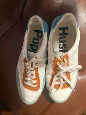 Hush Puppies comfort sneakers size 8 GUC